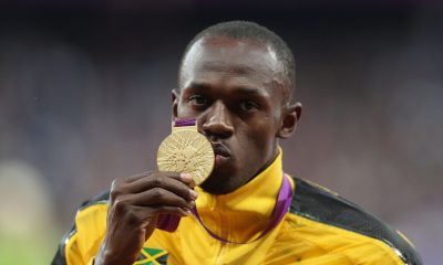 usain-bolt kisses gold medal 2